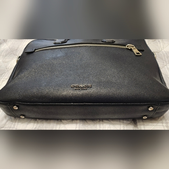 COACH Leather Navy Kennedy Briefcase Used Conditiom. No shoulder strap,corners - Picture 6 of 11